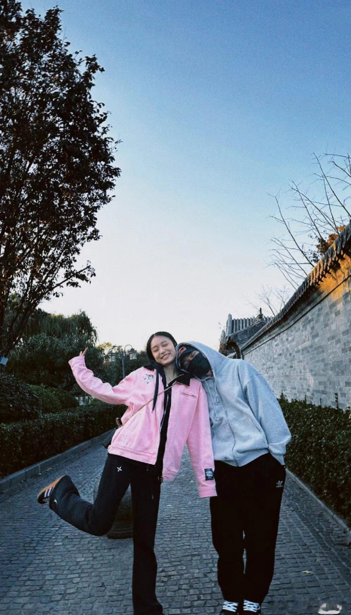 苏翊鸣取关朱易小鸣ins也取关朱易了估计这对冰雪情侣彻底分手了……好可惜！苏翊鸣