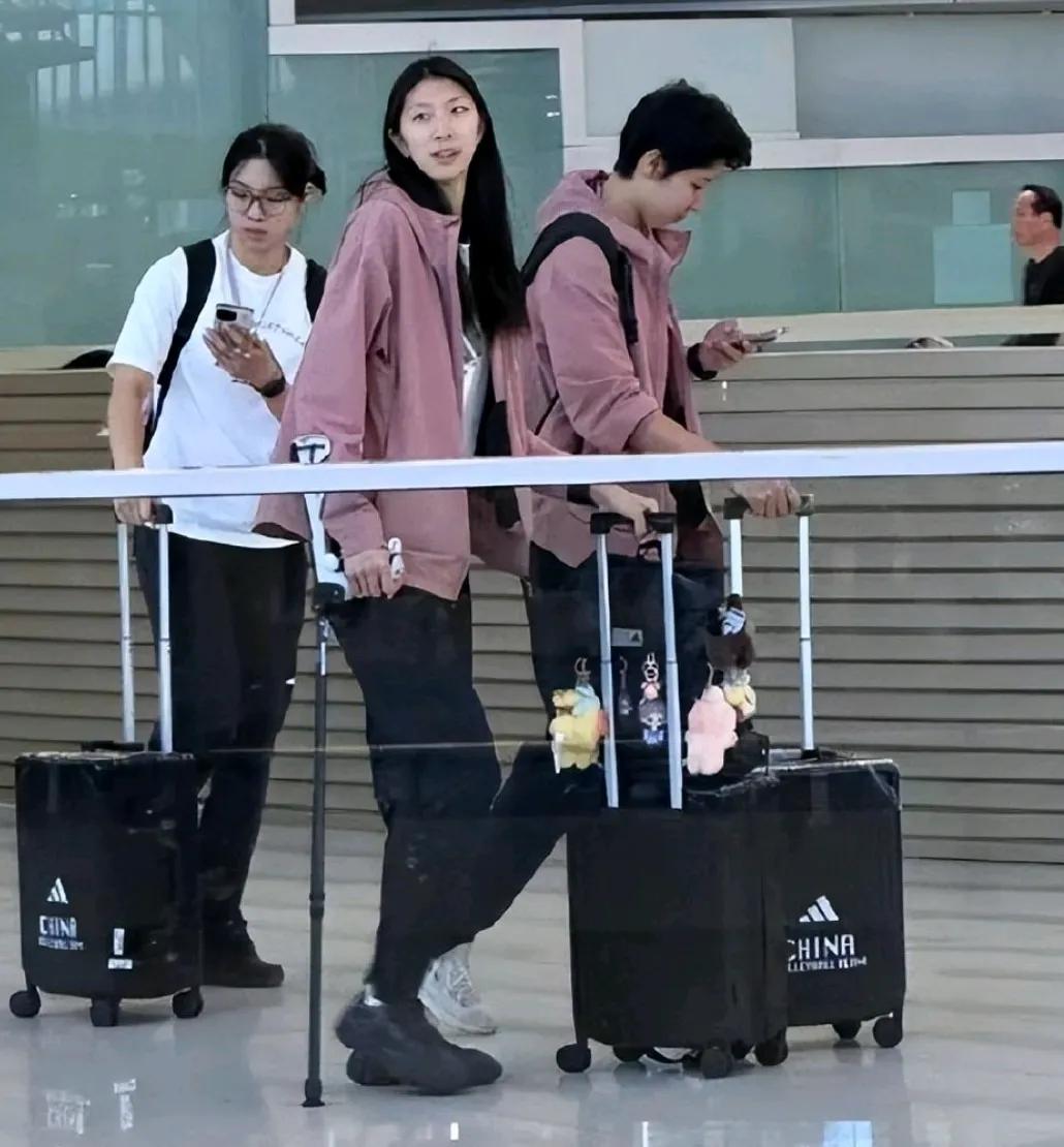 中国女排已经回京休息。准备下一站。结束了世界女排联赛香港站比赛的中国女排，昨晚