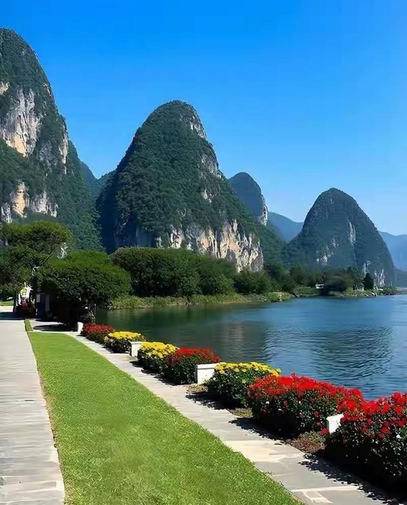 从桂林回来三天了，脑子里还是漓江那汪水。可一算账，心里又堵得慌。漓江清得能看