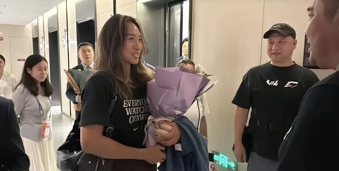 郑钦文肯定是要参加武汉网球公开赛的，但是大概率也是要退出武汉网球公开赛，至于何时