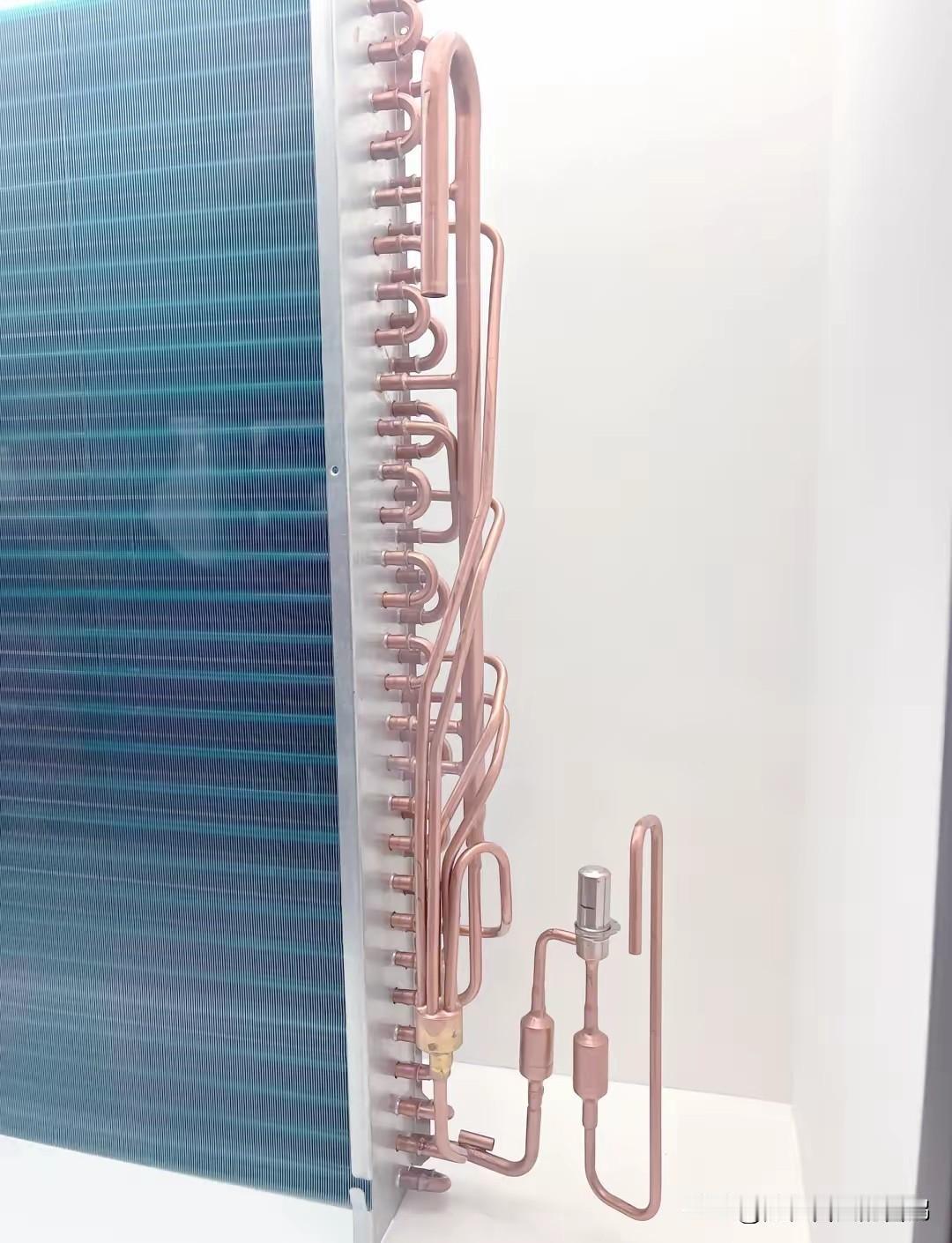 看了半天，我终于弄清楚，为什么企业要使用铝代铜了。铜价约94500元/吨，铝