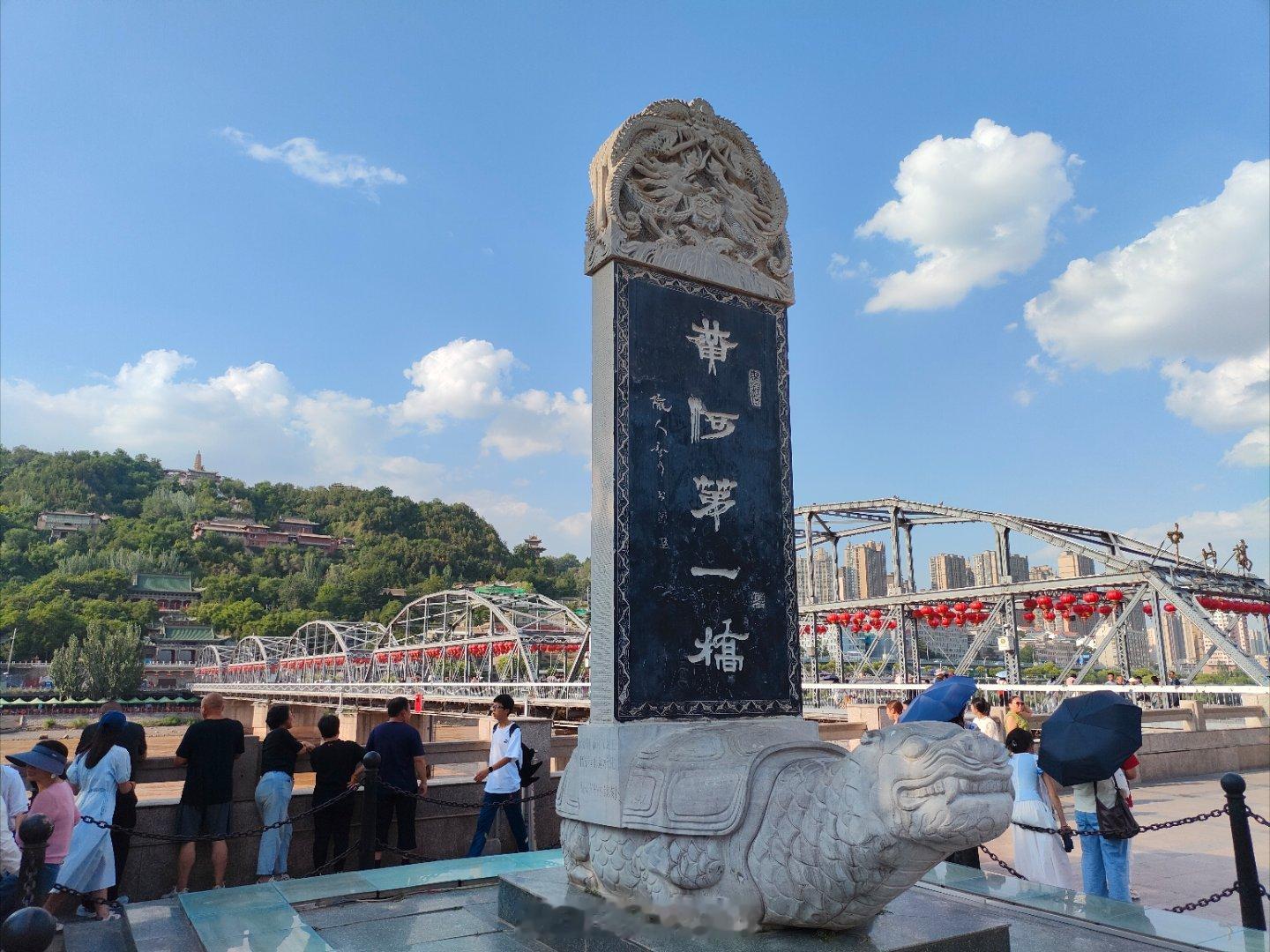 来兰州必须要来黄河第一桥！这座桥始建于大清光绪三十四年（1908)，通车于宣统元