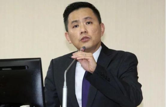国民党中的人还算有条汉子！在朱立伦，赵少康一句话都不敢说的情况下，国民党终于有人