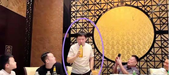 小人估计要恨S贾冰了。他将贾冰的视频发布到网上。小人估计