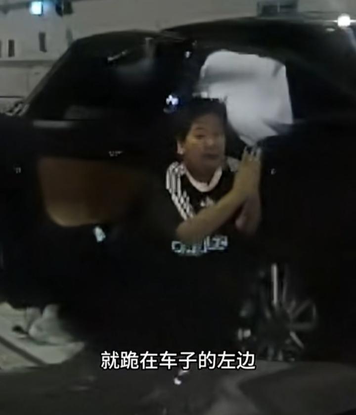 10岁小男孩跪地救母这件事，看了原视频，发现小男孩不简单啊。据救人车主描述，当