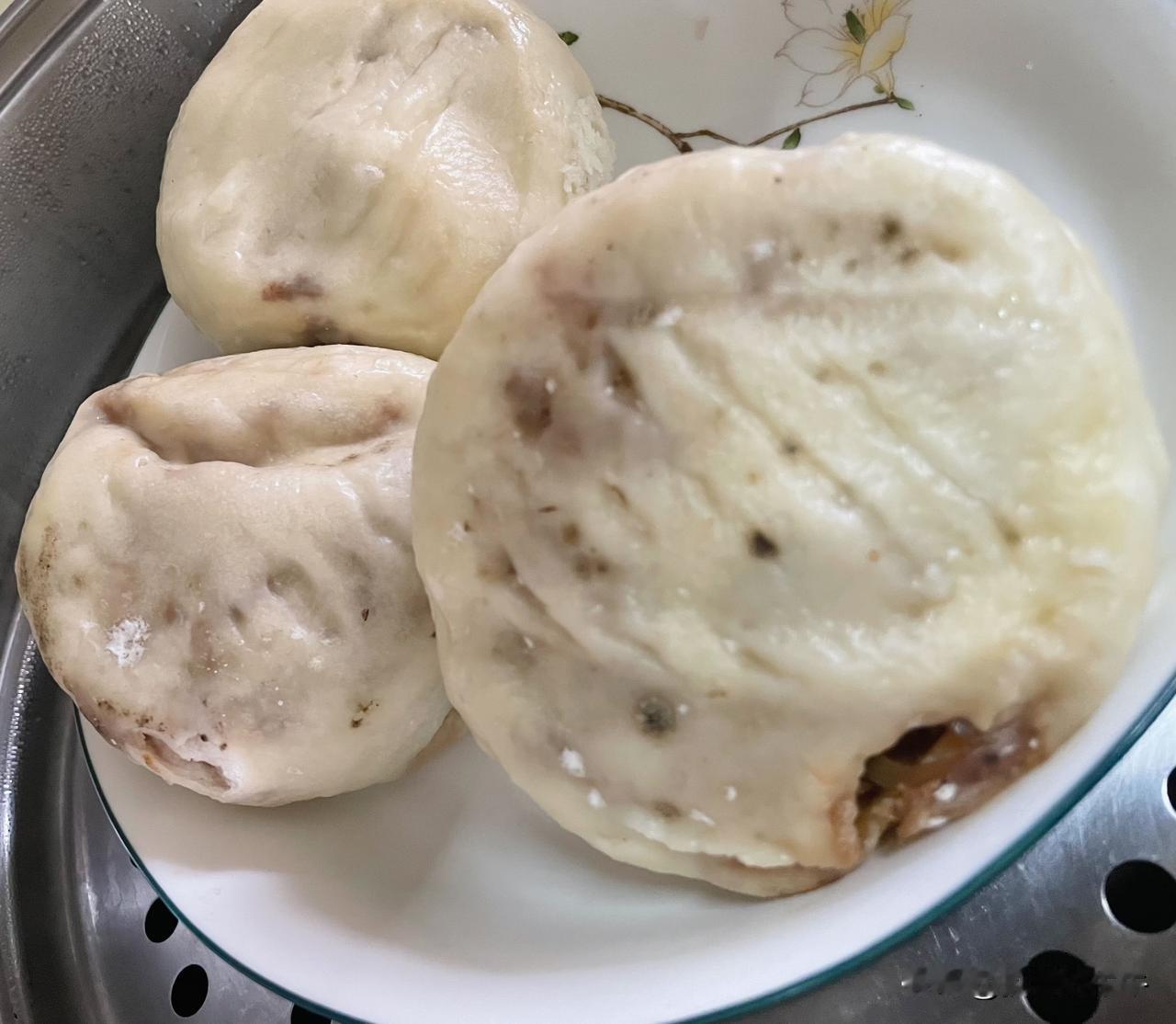 正月吃“长霉”馒头？我查了习俗才发现有这层缘由。这年也快过完了，婆婆蒸的包