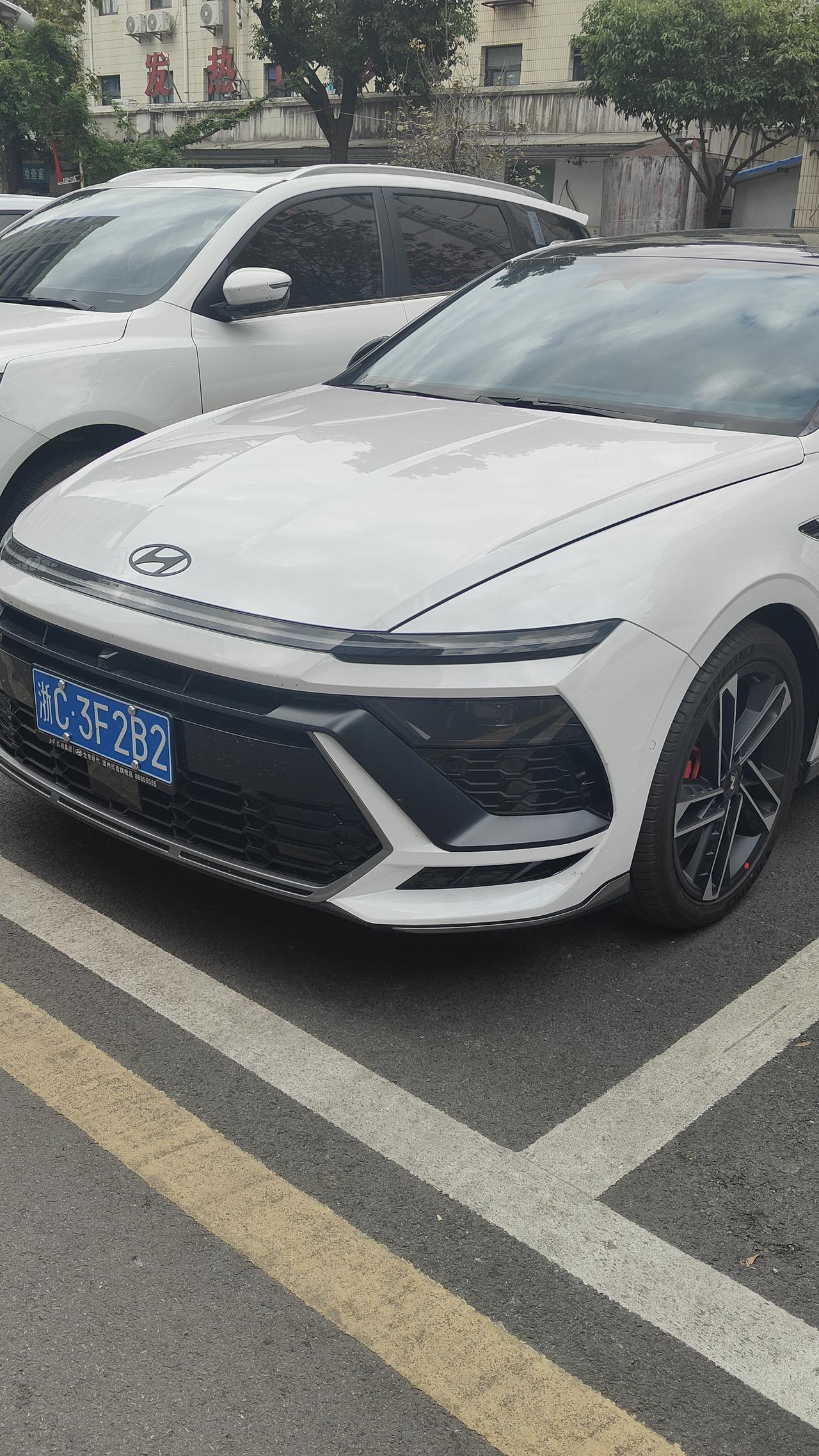 现代伊兰特是全球车型配置动力用料内饰安全全面碾压所有日系同级车很多人不懂车