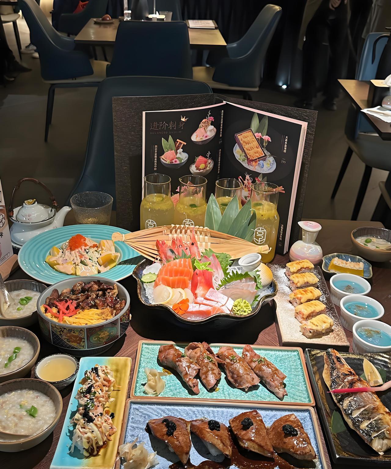 扒一下日料店的底，得罪人就得罪人了。国内的大众日料店，根本就不用聘请厨师，和开自