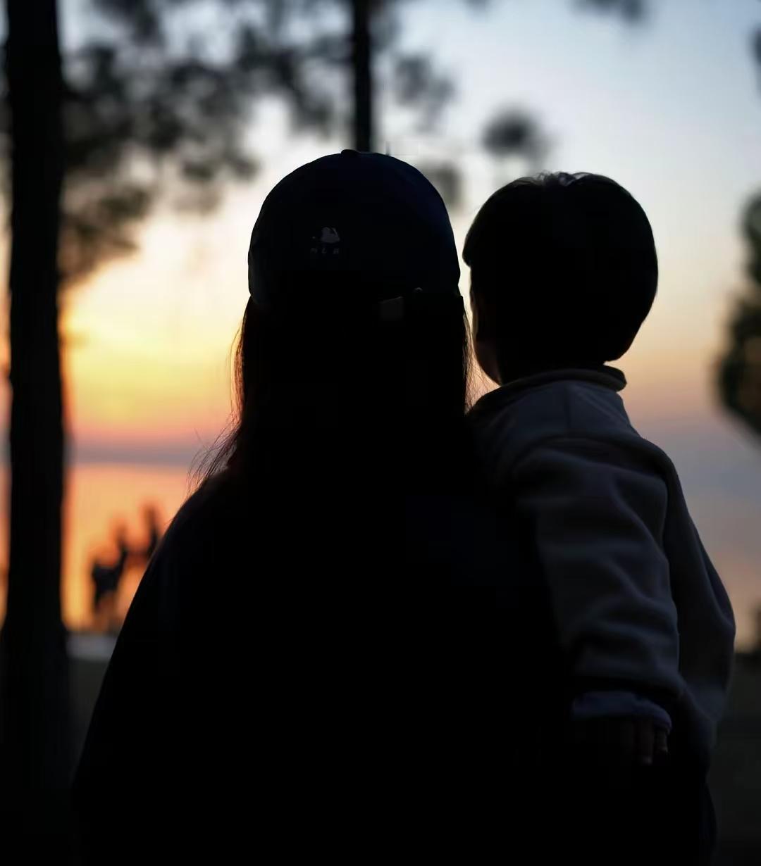 离婚后才明白，有些话难听，却是现实。关于及时止损这个说法有待商榷，夫妻离婚总是有