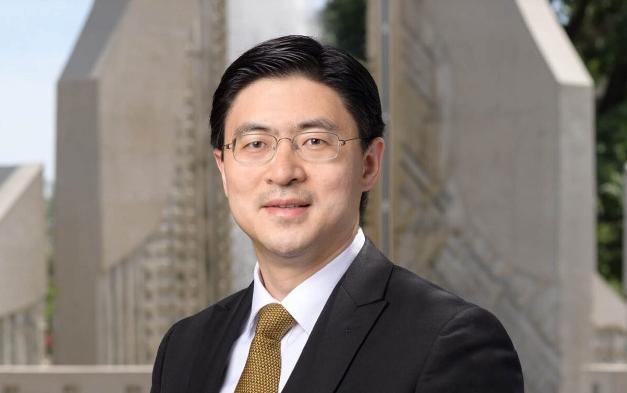 美国普渡大学决定拒招中国留学生，做出这项决定的是该校校长蒋濛，蒋濛出生于天津，在