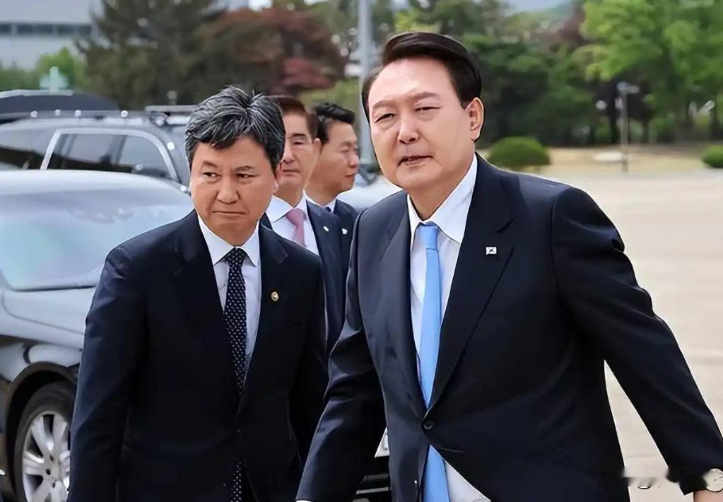 尹锡悦在看守所接收6.5亿韩元的代管金，信息量很大：1、6.5亿韩元折合