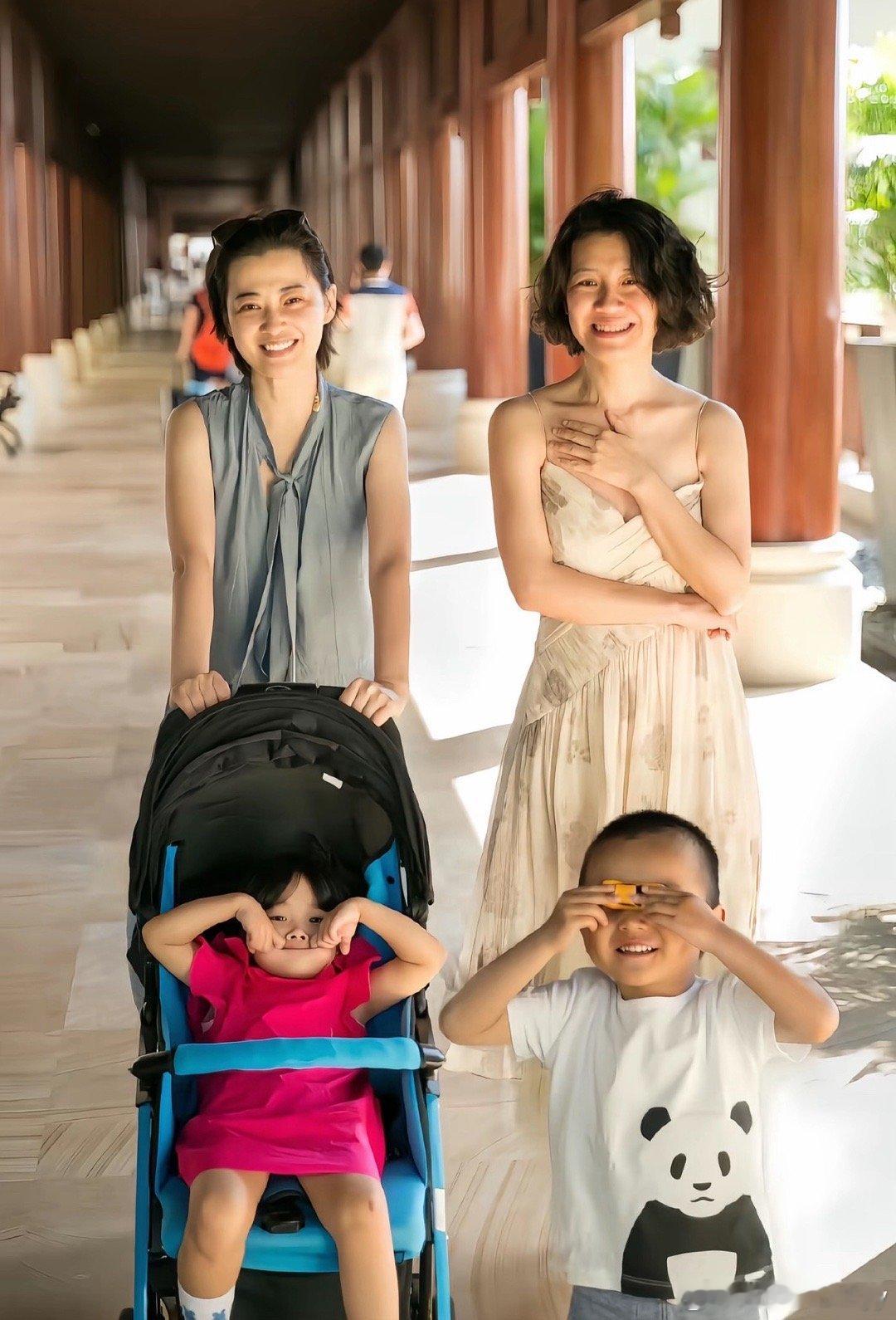 梅婷刘琳一起过六一演员梅婷和刘琳在2026年六一儿童节当天相约聚会，素颜逛街、聚