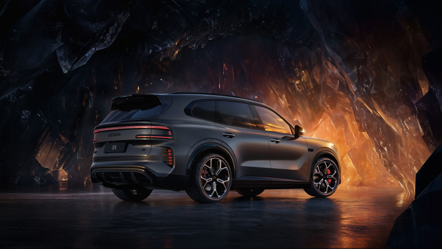 比预期低5万叫板卡宴X5等豪车极氪8X到底香不香？当极氪8X以37.68