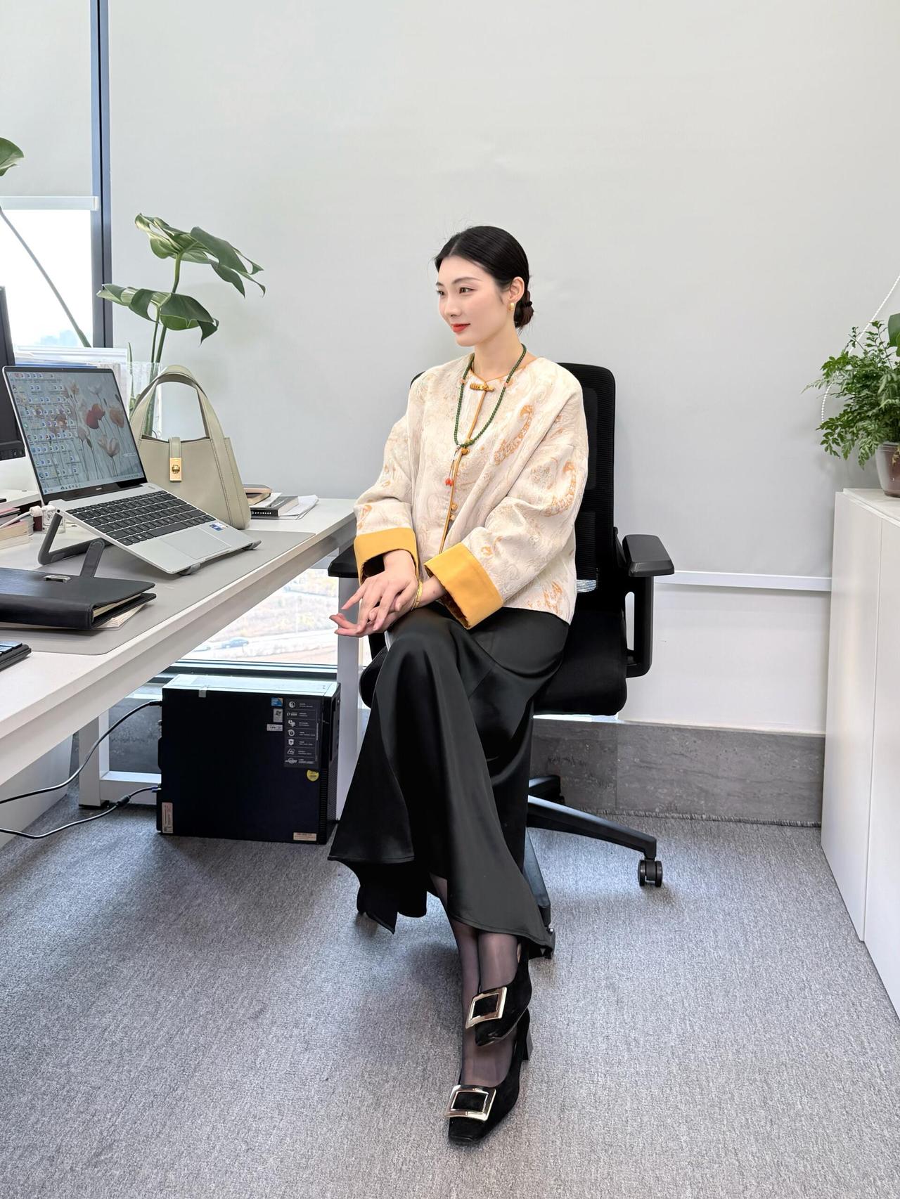 领导的穿搭｜富贵感拉满的新中式穿搭||新中式真的太气质了！过年穿搭look有了