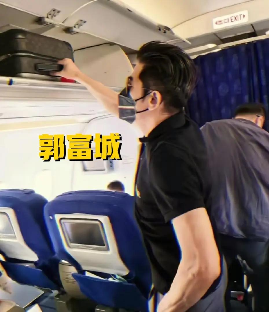 61岁天王卸下光环，全是温柔担当！谁能想到，舞台上光芒万丈的天王郭富城，会