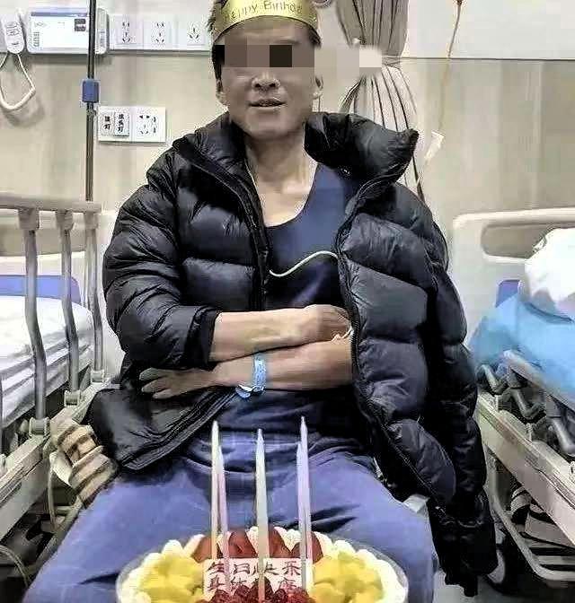 看完哭了！陕西咸阳，47岁装修工人赵卫东确诊肝癌晚期，妻子和儿女商量好，瞒着他，