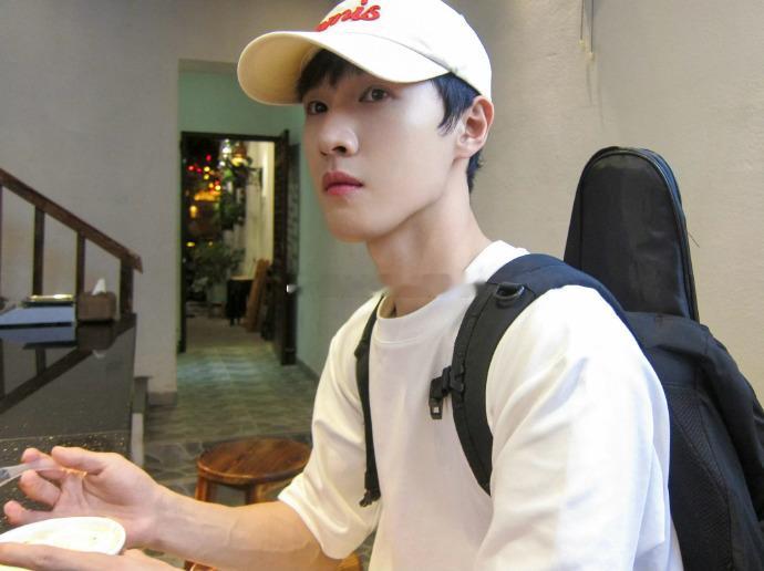 李昀锐十月plog，网球王子男友风​​​