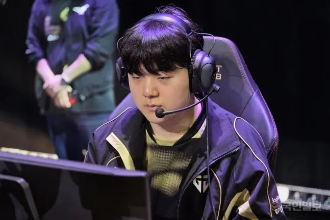 野王也迷茫了？近日GEN接连输给DK、HLE、KT等队伍，在联赛中完全丧失统治力