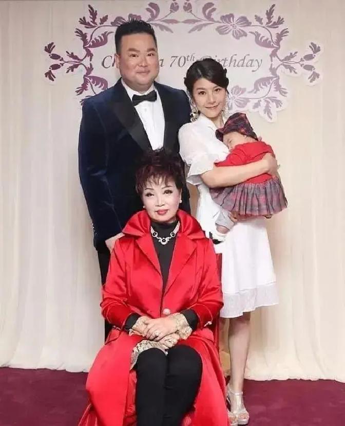 1月11日，香港圈子里炸了锅：46岁的阮德锵突然发文，说他和林司敏去年已经离婚了