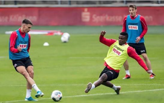 小叶精选！！！周二002德甲03:30队伍：不来梅vs霍芬海姆参考：负岁数