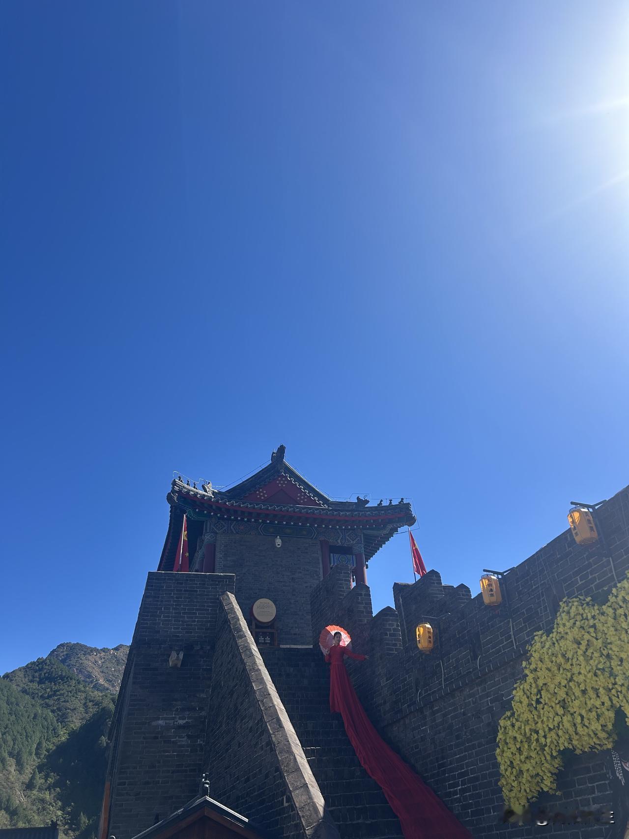 无论孩子还是大人，人是需要去尝试着突破一下自己的极限的。昨天爬长城回来，晚上