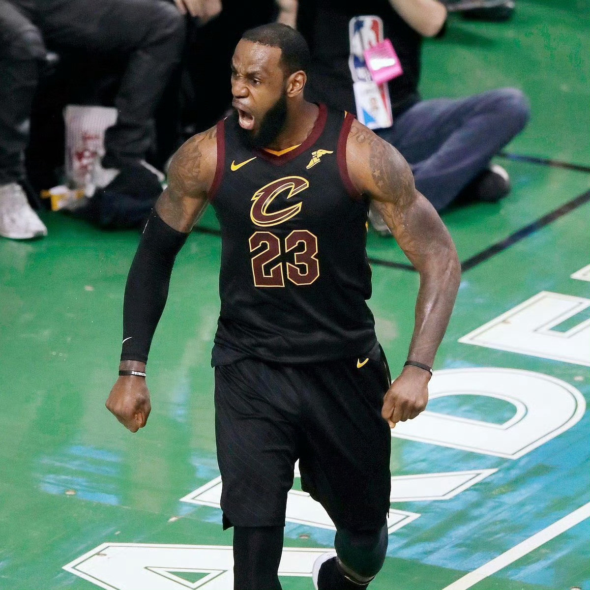 骑士詹姆斯nba近日，火箭球员阿门·汤普森在接受采访时表示，骑士2.0时期的詹