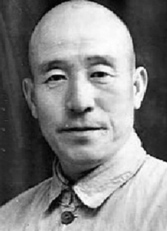 1948年12月，张家口战役后，我军给一名国军俘虏发了两块大洋，让他回家当伙夫，