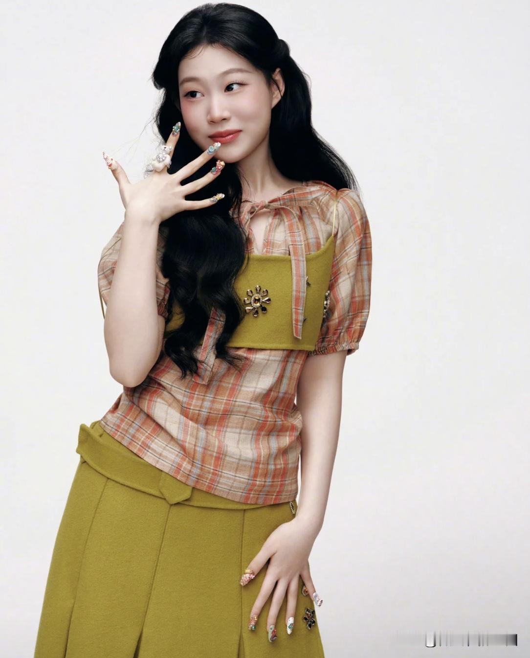 我天，小沈阳女儿沈佳润这回可真是杀疯了！你们还记得她以前被全网嘲单眼皮不好看