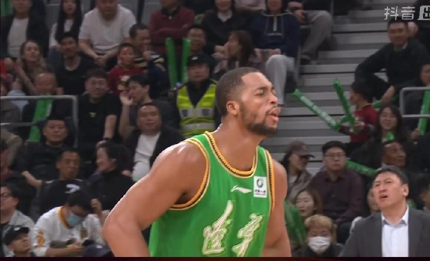 辽宁管理层真是慧眼识珠，大外援莱迪10分钟狂轰20分8篮板打爆南京天之蓝！坦