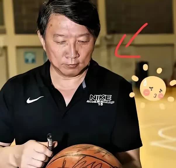 郭振明现在估计后槽牙都要咬碎了。他怎么也不会想到，刚分管女篮就选