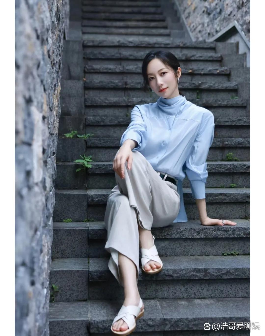 韩雪，放松的脚趾头。