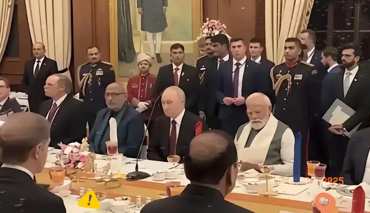 俄总统到访印度，莫迪特意准备了特色国宴，不过桌上的菜品风格很有印度特点。看到