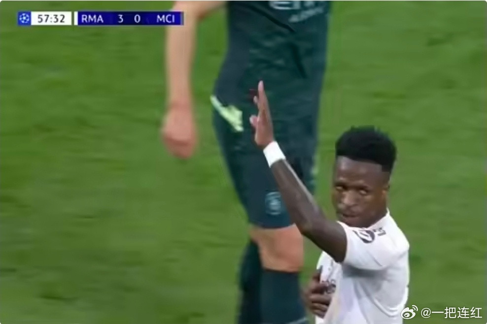 皇马3比0曼城西媒：维修斯罚丢点球后向球迷道歉，获掌声和欢呼声回报北京时间今天凌