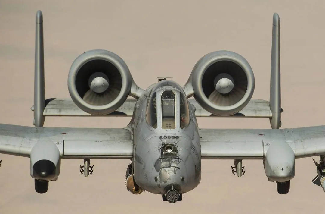 A-10“疣猪”强击机的辉煌战绩，很好奇，两个坦克比较好理解，但那两架F-22和F-16是咋回事？#
