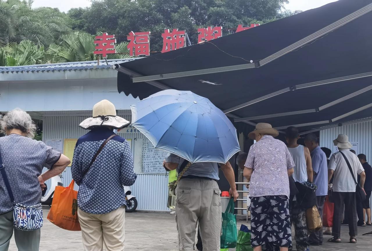 桂林有大爱，在桂林市中心阳桥的西南面几十米远的地方有一个已经做了八年公益的“幸福
