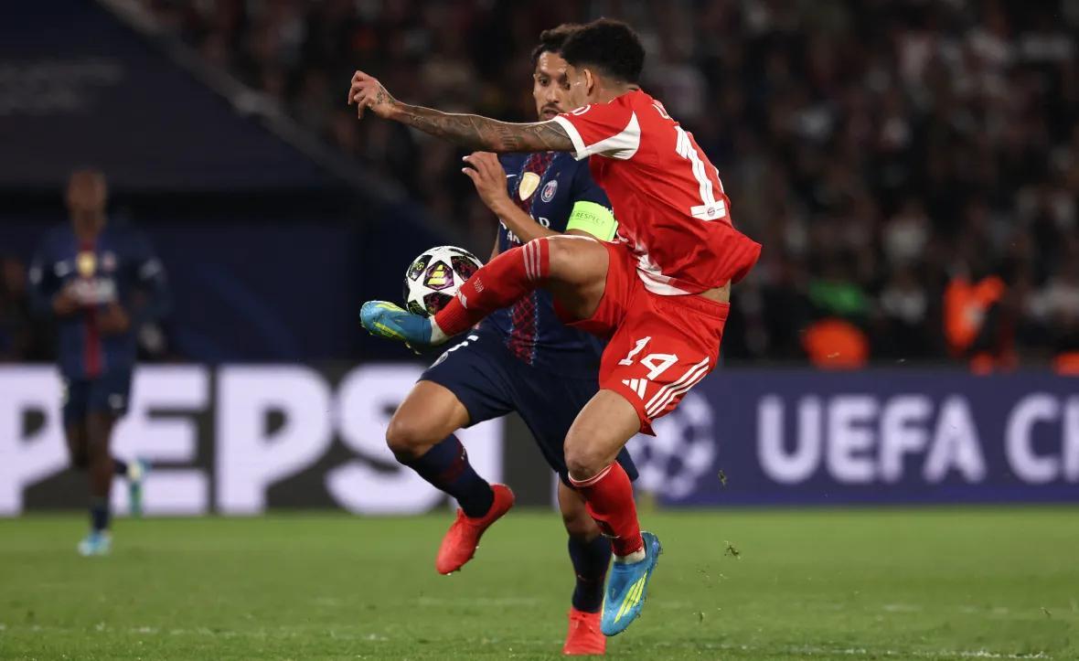 巴黎圣日耳曼5比4拜仁慕尼黑大巴黎和拜仁的这场5比4，确实踢的是攻势足球，有重