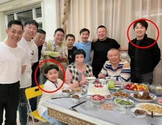 郭德纲好讲究规矩为什么大林子站着？
