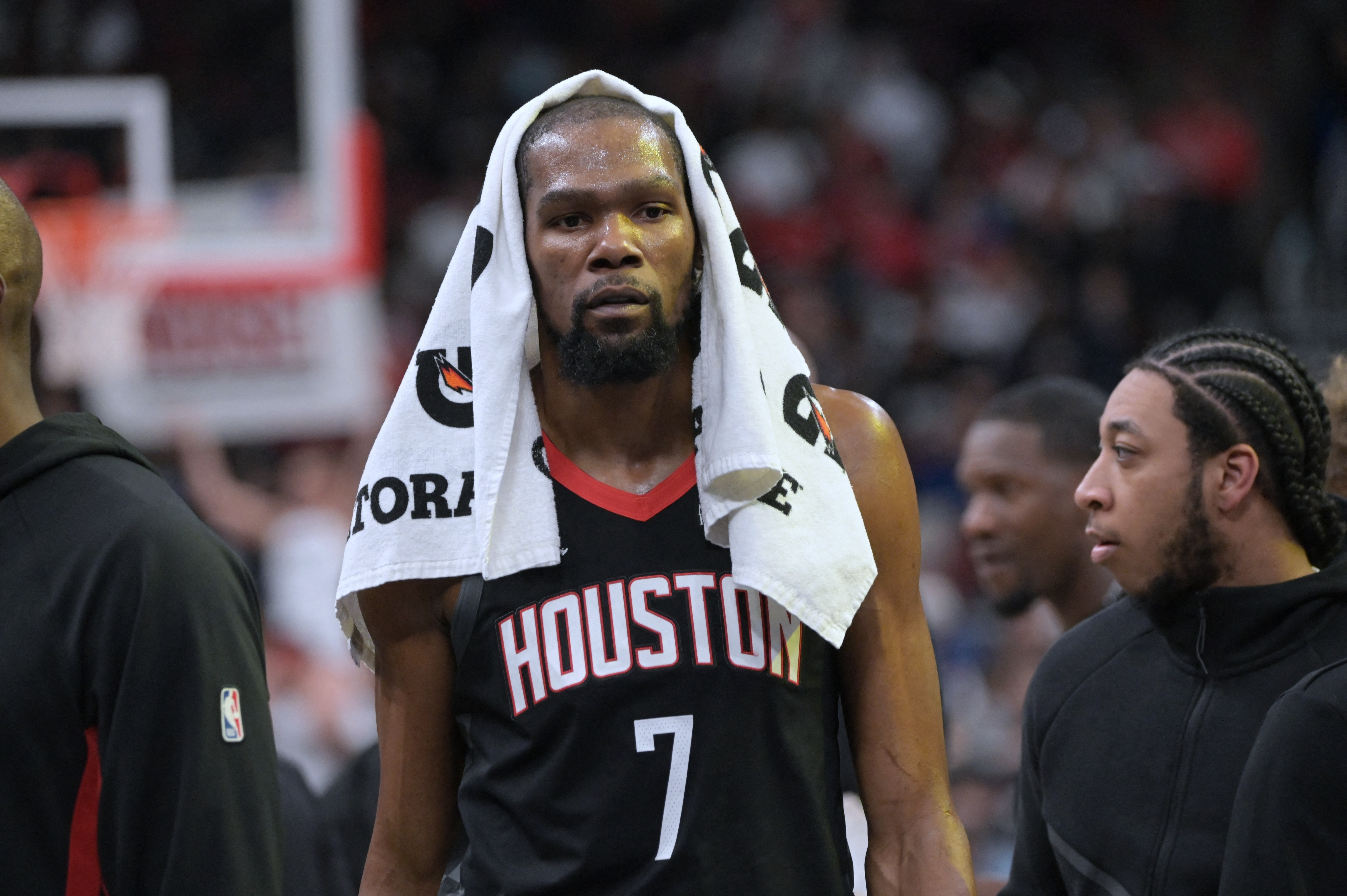 明天上午，火箭队和湖人队将进行第3场对决，这边两支球队的伤病情况已经出炉，我们先