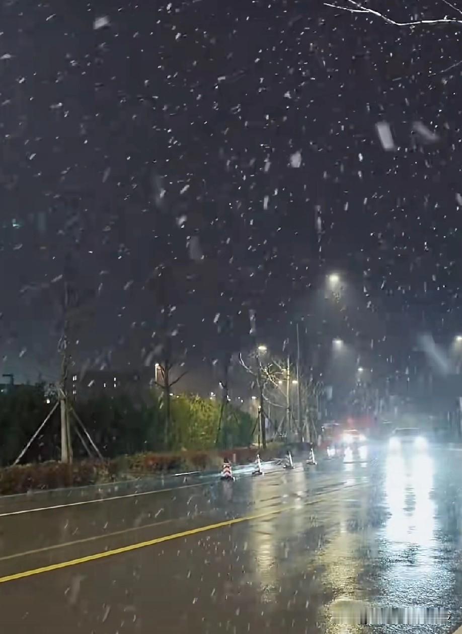 立春后还会下雪吗？答案:会！立春标志着天文意义上春季的开始，但并不代表气象