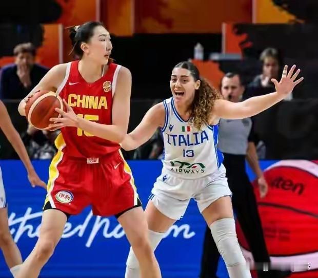 2连胜！中国女篮71:51大胜意大利，谈5件事:一、本场比赛中国女篮的三分