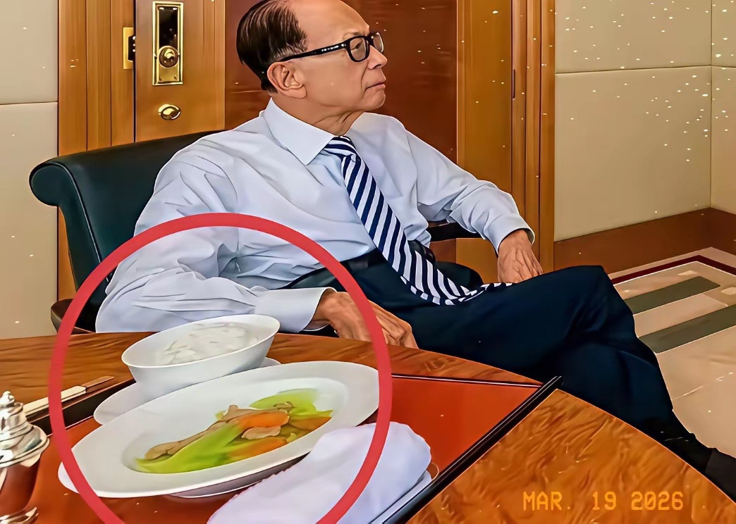 李嘉诚都那么有钱了，按理说啥山珍海味吃不起，可为啥偏偏吃得那么简单朴素呢？​​