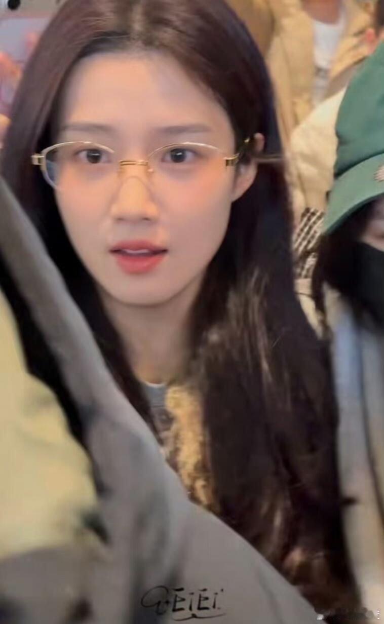 卢昱晓最近被种草了卢昱晓！这组戴眼镜的照片很好看诶卢昱晓｜