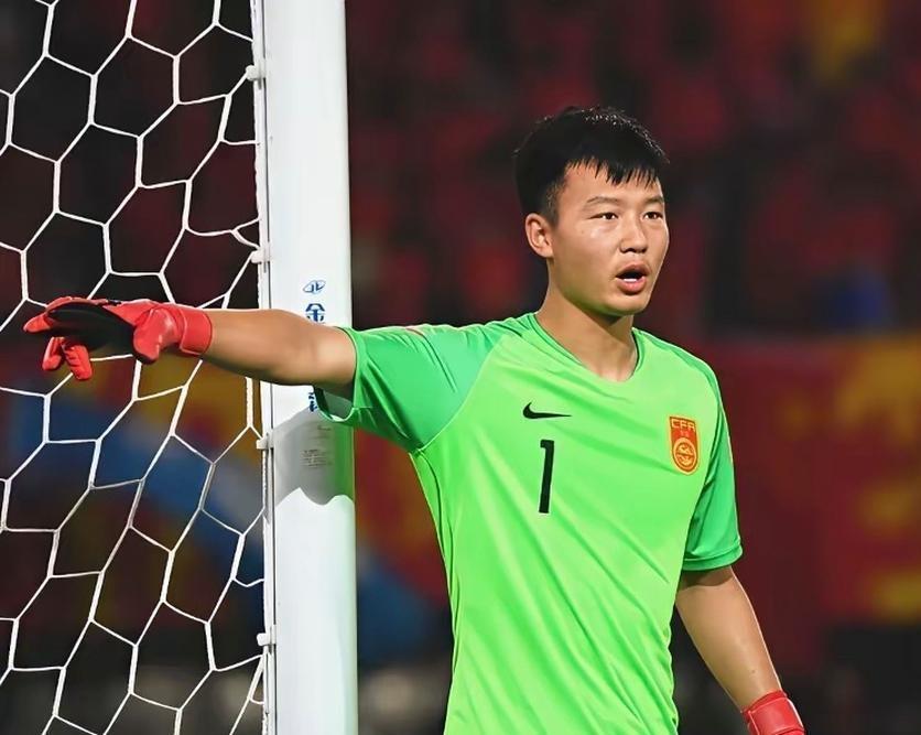 申花机会来了！前不久海港与国门颜骏凌续约3年！这意味着海港目前还是以颜骏凌作为首