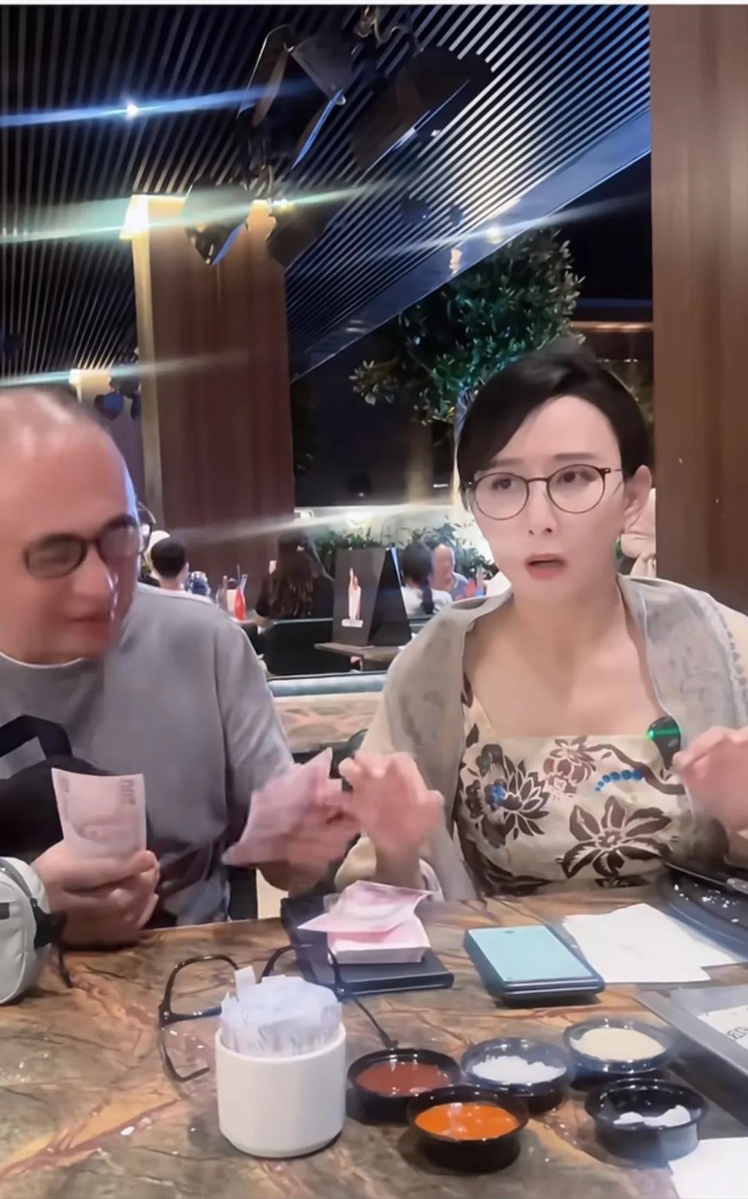 胡静，撒个椒盐，动作都那么优美。