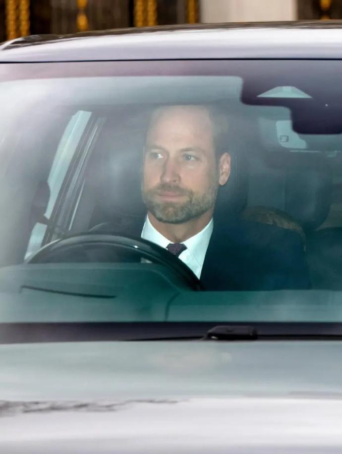 乾坤未定，哈里王子或将成为黑马，威尔士亲王威廉王子失去王位？哈里王子一直在指责