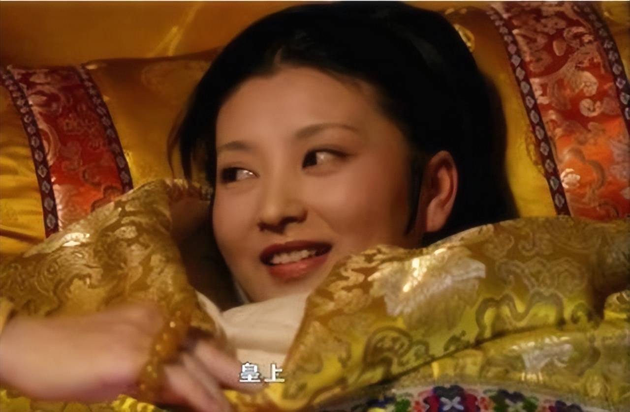 1731年，被冷落了一年多的刘贵人，忽然接到侍寝的消息，顿时激动地哭了。见美人哭