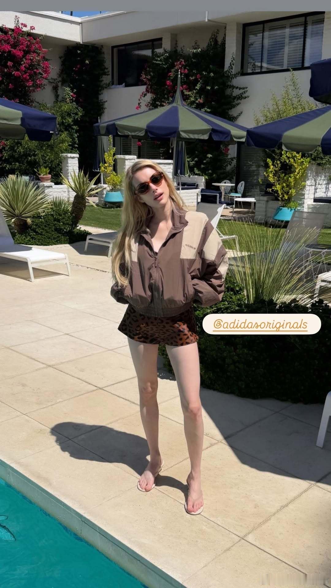 EmmaRoberts艾玛罗伯茨晒穿搭私照，艾玛用阿迪达斯的单品搭了两套科切拉