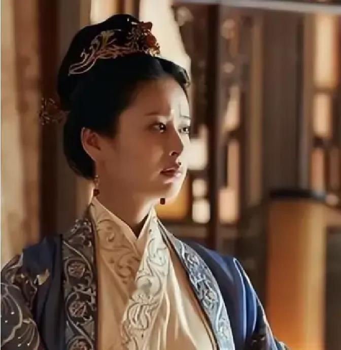 1376年，燕王朱棣大婚，姚广孝很诧异：燕王妃居然有母仪天下之相，而太子妃则命星暗淡。姚广孝心下了然