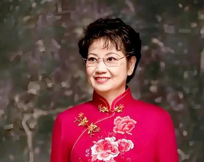 51年夫妻，连一个鸡蛋都要切开一人一半？李维康刚走，全网都在说这两口子过得太生