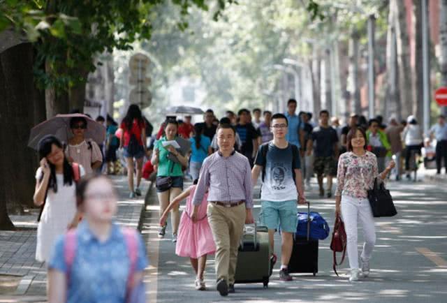 上了大学后,你需要做哪些事?上大学之后，一定要做的事有这些:第一 保证不挂科，